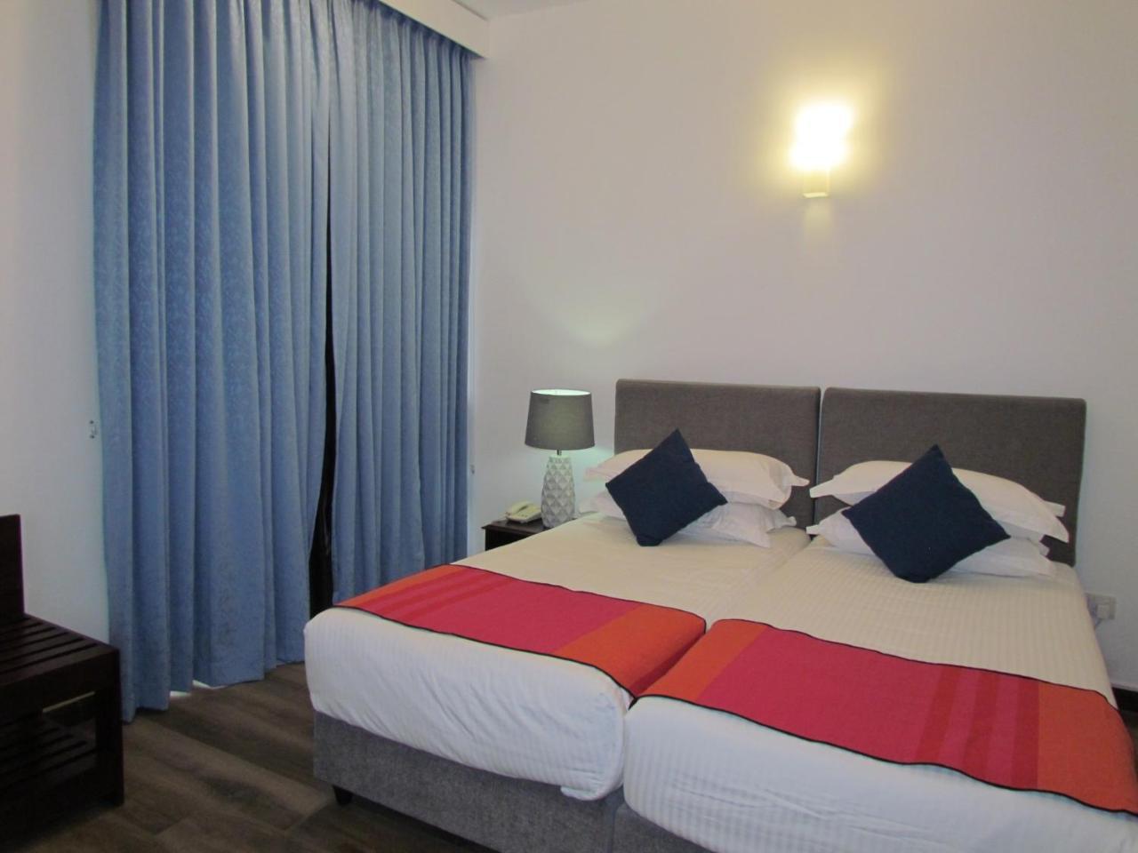 KMC Villa Dehiwala-Mount Lavinia Esterno foto